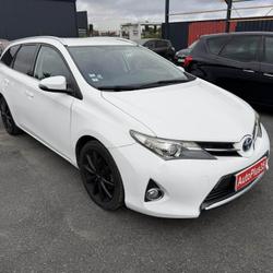 Toyota Auris Touring Sports Hybride 136h - BV CVT  II TOURING SPORTS 2013 BREAK Dynamic PHASE 1 Br&eacute;al-sous-Montfort