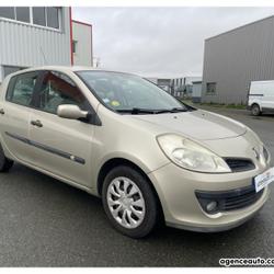 Renault Clio 3 3 1.4 98CH LUXE DYNAMIQUE | REGULATEUR | CLIM AUTO | GARANTIE 6 MOIS Pont-Saint-Martin