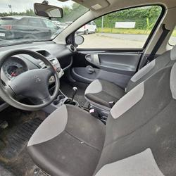 Peugeot 107 1.0i 68cv Trendy 3p Saint-L&eacute;ger-de-Lini&egrave;res