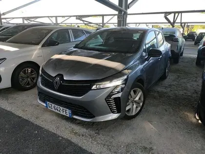 Renault Clio - 1.6 E-TECH 145CH FULL HYBRID EVOLUTION - 24 - 17 490 €