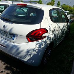 Peugeot 208 1.5 BlueHDi 100ch E6.c Active 5p Quimperl&eacute;