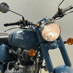 Royal-Enfield Classic  Colombe-l&egrave;s-Vesoul