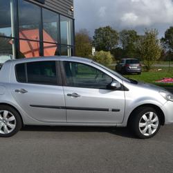 Renault Clio 3 1.5 DCI 70CH DYNAMIQUE 5P occasion - Domalain - photo 3/10