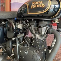 Royal-Enfield Classic  S&eacute;lestat
