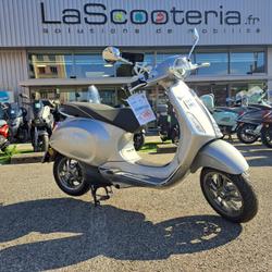 Vespa Primavera  Saint-Martin-d'H&egrave;res