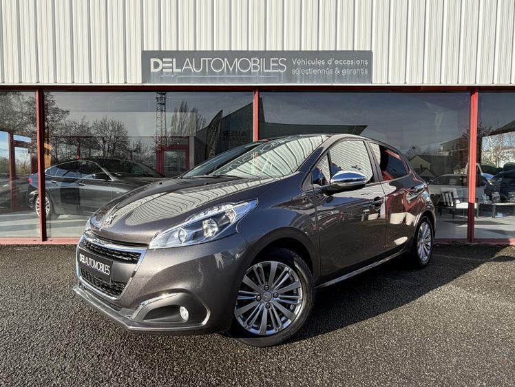 Peugeot 208  - Signature - 11 490 €