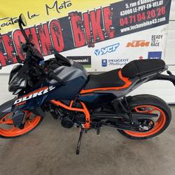 KTM 390 Duke  Saint-Germain-Laprade