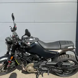 Husqvarna Svartpilen  Sens