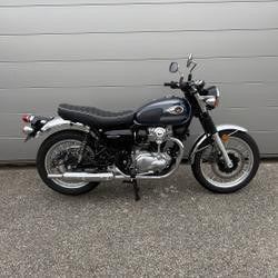 Kawasaki W 800  Saint-Martin-d'H&egrave;res