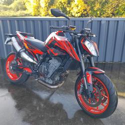 KTM Duke  Tr&eacute;gueux