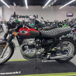 Kawasaki W 800  N&icirc;mes