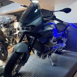 Guzzi V10  Paris 16e Arrondissement