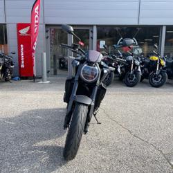 Honda CB  Saint-Martin-d'H&egrave;res