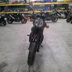 Kawasaki W 800  Arles