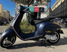 Vespa Primavera Paris 12e Arrondissement