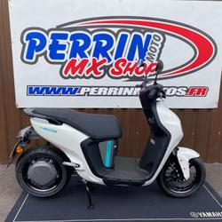 Yamaha Neo's  &Eacute;vreux