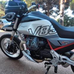 Guzzi V85 TT  Fr&eacute;jus