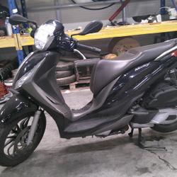 Piaggio Medley  Arles