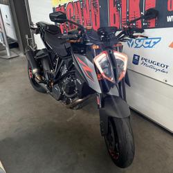 KTM Super Duke  Saint-Germain-Laprade