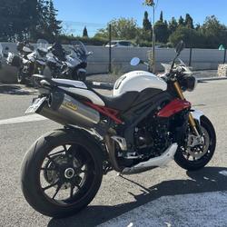 Triumph 1050 Speed Triple  Rochefort-du-Gard