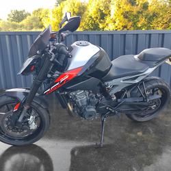 KTM Duke  Tr&eacute;gueux