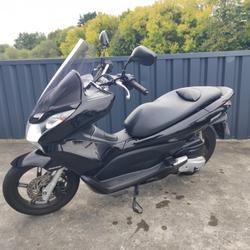 Honda PCX  Tr&eacute;gueux