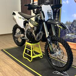 Triumph autres  Rochefort-du-Gard