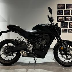 Honda CB  Saint-Martin-d'H&egrave;res