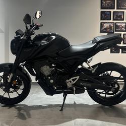 Honda CB  Saint-Martin-d'H&egrave;res