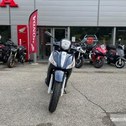 Piaggio Medley  Saint-Martin-d'H&egrave;res