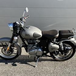 Royal-Enfield Classic  Saint-Martin-d'H&egrave;res