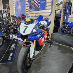 Yamaha YZF R1  B&eacute;ziers