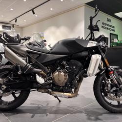 Husqvarna Svartpilen  Ploeren