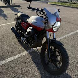 Guzzi V7  Bourgoin-Jallieu