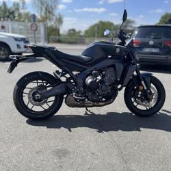 Yamaha MT09  Montlu&ccedil;on