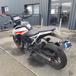 KTM 390 Duke  Tr&eacute;gueux