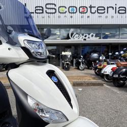 Piaggio Medley  Saint-Martin-d'H&egrave;res