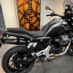 Guzzi V85 TT  Le Chesnay-Rocquencourt