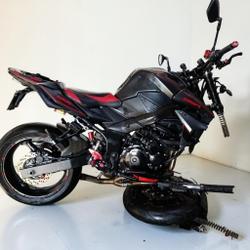 Suzuki GSR 750  Pressigny-les-Pins