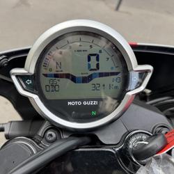 Guzzi V7  Paris 11e Arrondissement