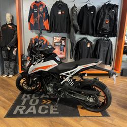 KTM 390 Duke  Joinville-le-Pont
