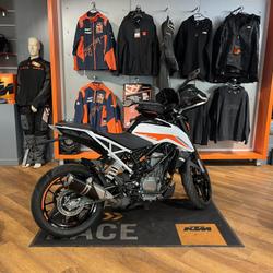 KTM 390 Duke  Joinville-le-Pont