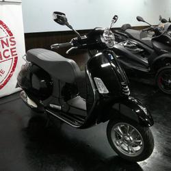 Vespa GTS  Paris 17e Arrondissement