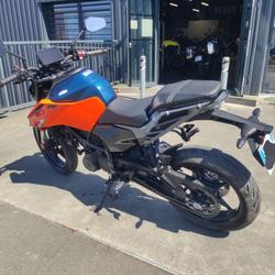 KTM Duke  Tr&eacute;gueux