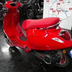 Vespa Primavera  Paris 17e Arrondissement