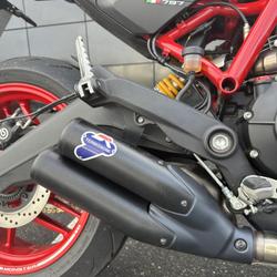 Ducati Monster  Rochefort-du-Gard
