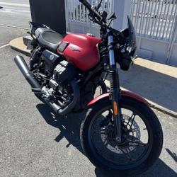 Guzzi V7  Montlu&ccedil;on