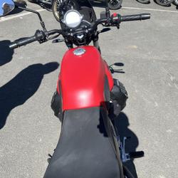 Guzzi V7  Montlu&ccedil;on