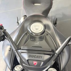 Ducati Diavel  Vert-Saint-Denis