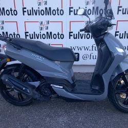 Peugeot 125 TWEET  Arles
